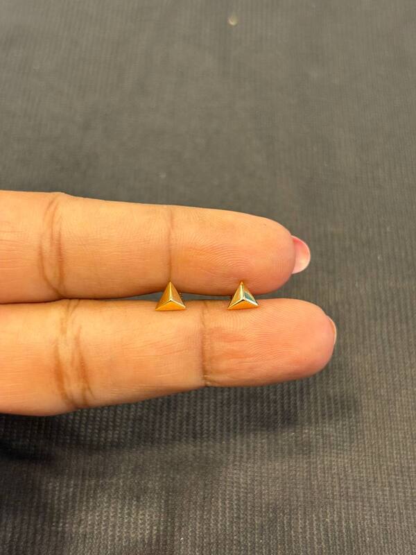 Silver tri second stud with gold finish