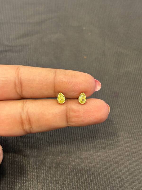 Silver yellow due second stud with gold finish