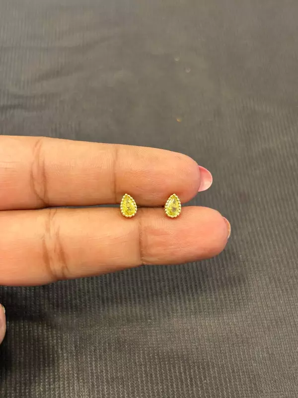 Silver yellow due second stud with gold finish