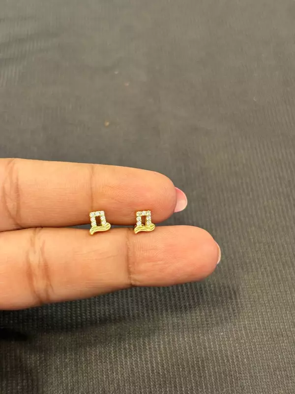 Silver wall second stud with gold finish