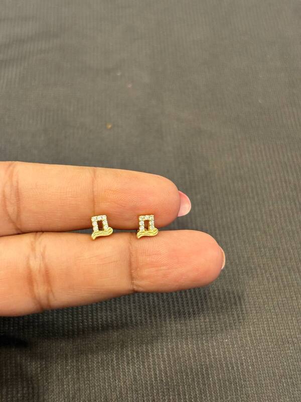 Silver wall second stud with gold finish