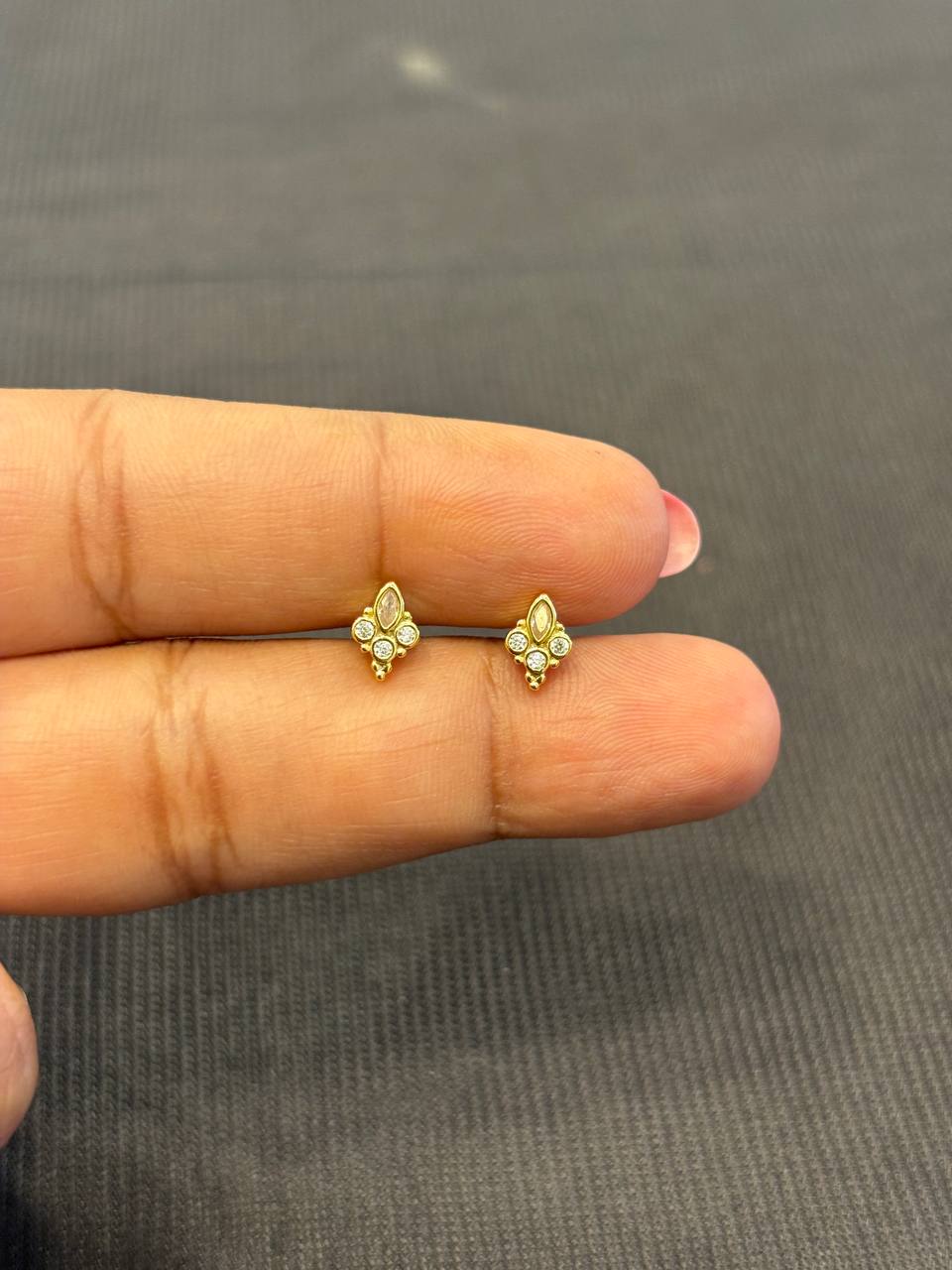 Silver temp second stud with gold finish