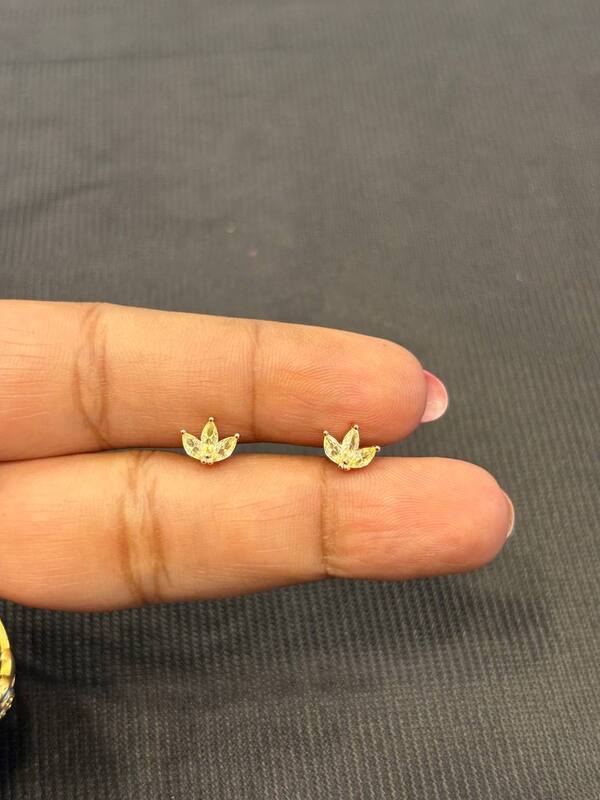 Silver yellow tri second stud with gold finish