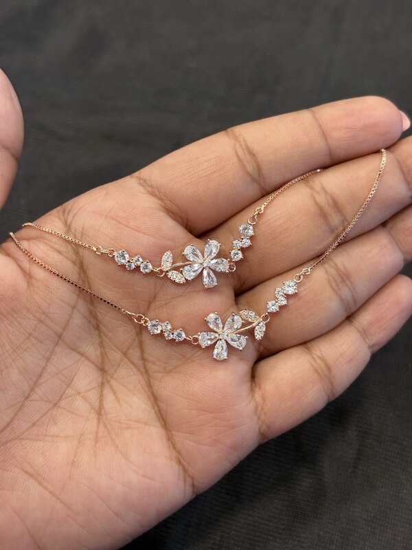 Silver whiyte flower anklet with rosegold finish