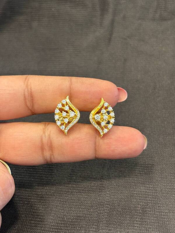 Silver twinkle dot stud with gold finish