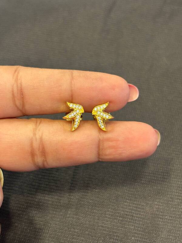 Silver twinkle feather stud with gold finish