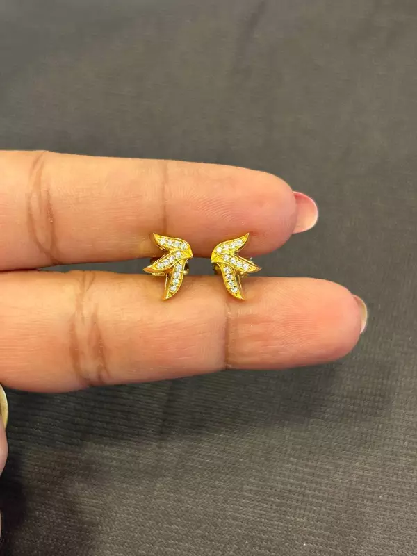 Silver twinkle feather stud with gold finish