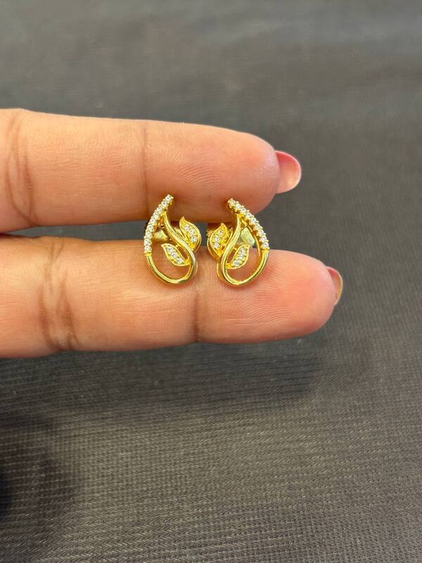 Silver thogai gold stud with golds finish