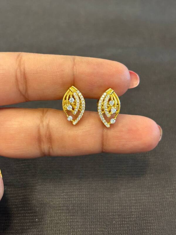 Silver sirpam stud with golds finish