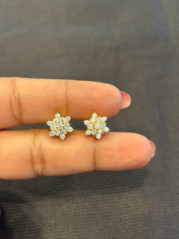 Silver thendral stud with gold finish