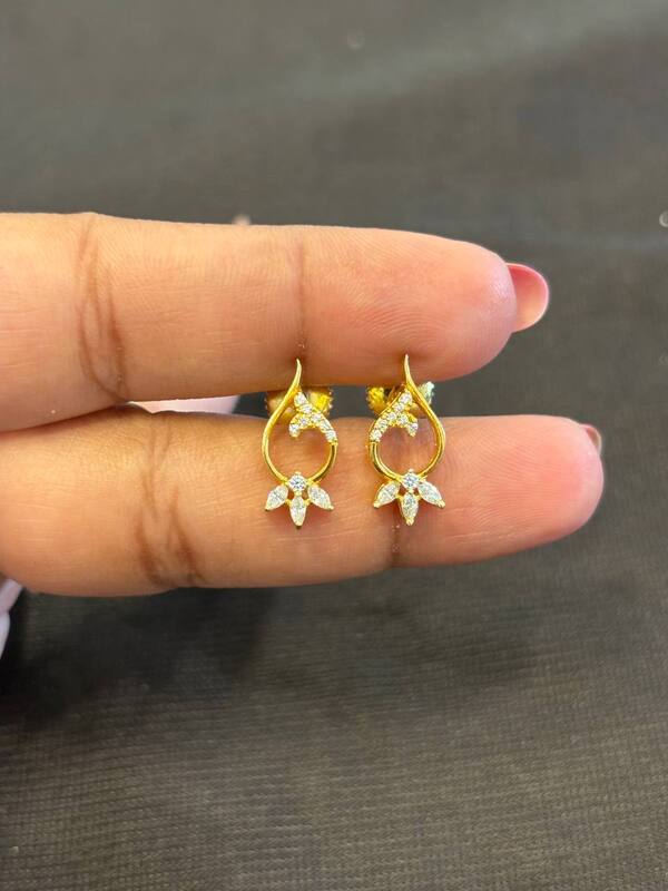 Silver thuli stud with gold finish