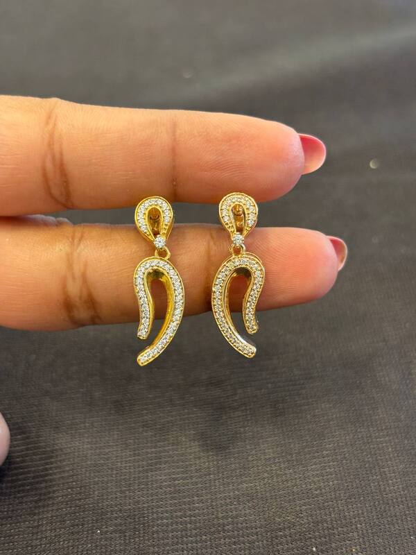 Silver sindhura stud with gold finish