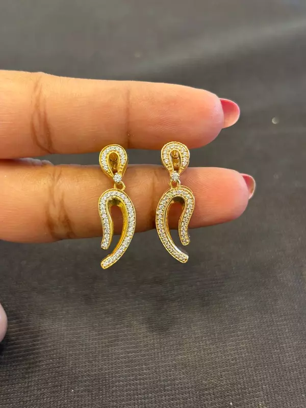 Silver sindhura stud with gold finish