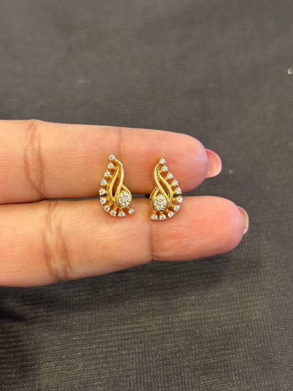 Silver veyil stud with gold finish