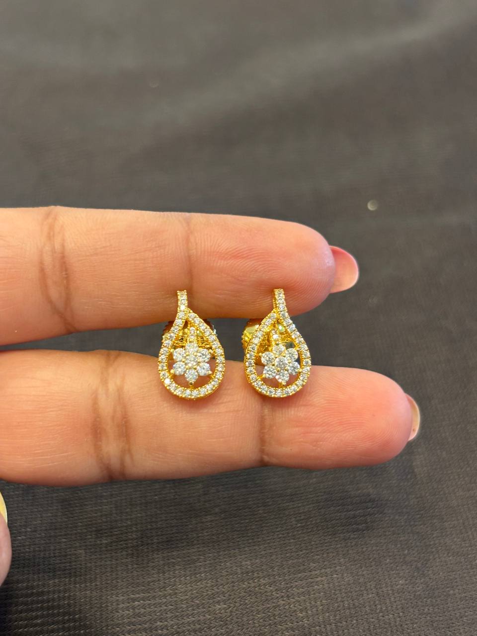 Silver silpona stud with gold finish