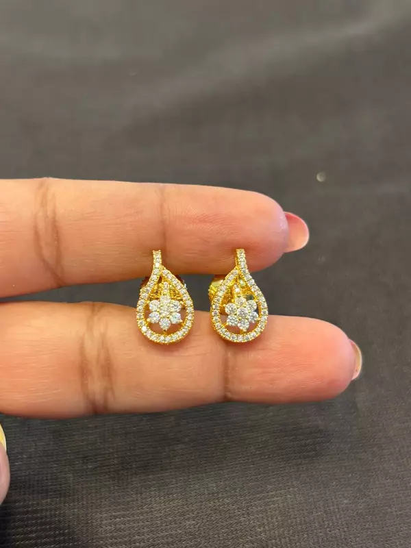 Silver silpona stud with gold finish