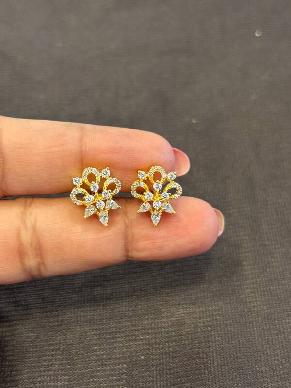 Silver valai stud with gold finish