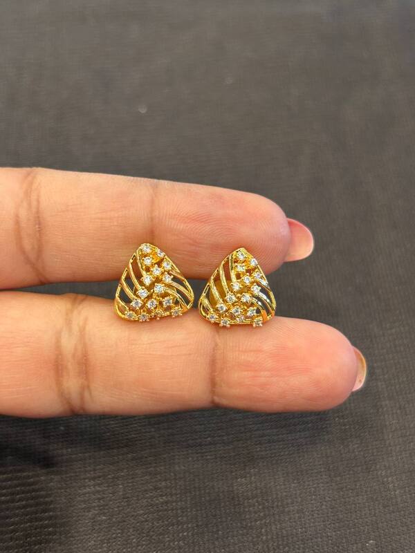 Silver tri stud with gold finish