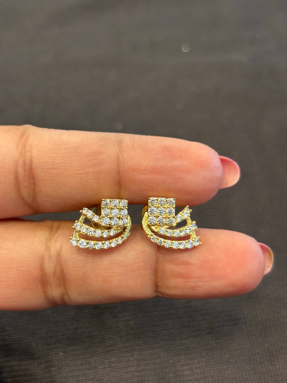Silver thogai stud with gold finish