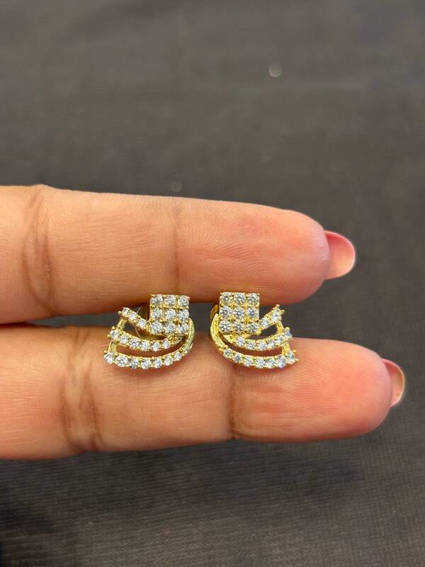 Silver thogai stud with gold finish