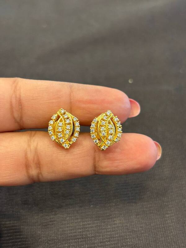 Silver nethra stud with gold finish