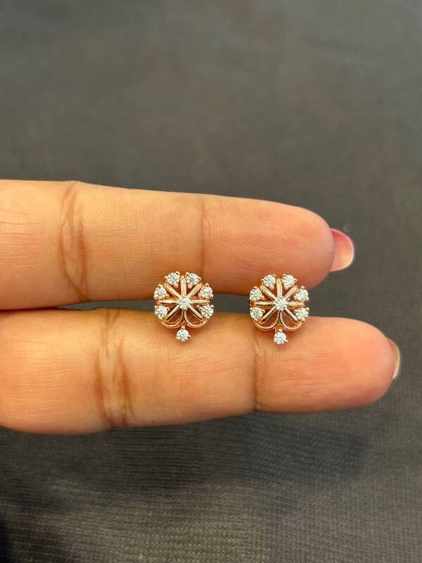 Silver round flower stud with rosegold finish