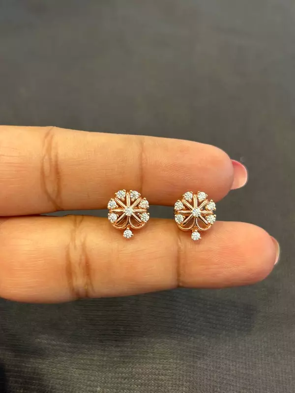 Silver round flower stud with rosegold finish