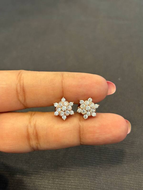 Silver thendral stud with rosegold finish