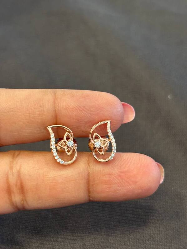 Silver vallinam stud with rosegold finish