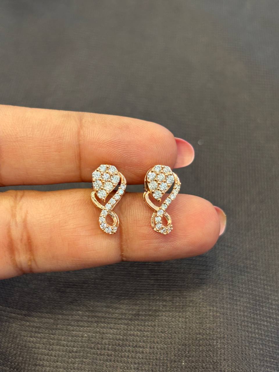 Silver thirai stud with rosegold finish