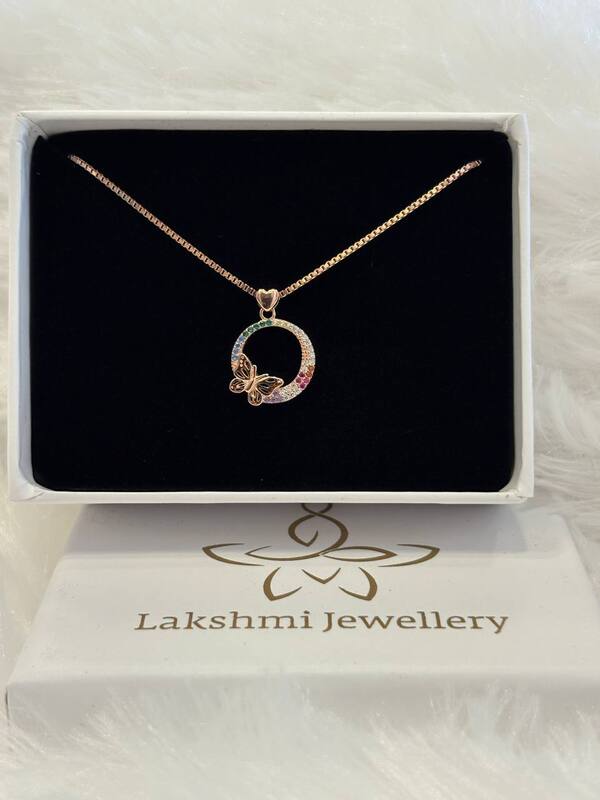 Silver winked circle pendant with rosegold finish