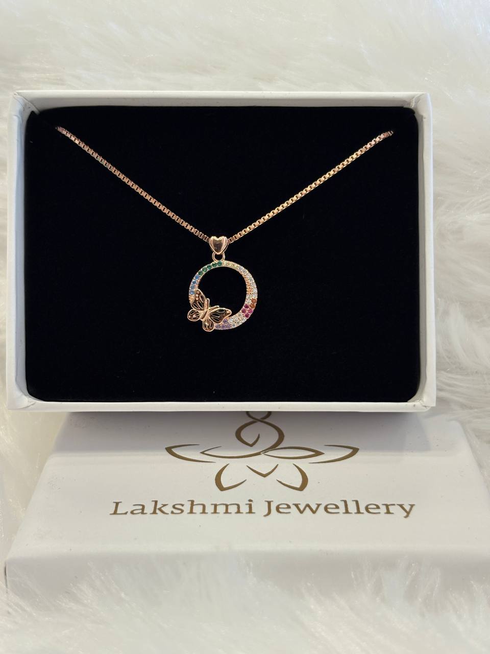 Silver winked circle pendant with rosegold finish