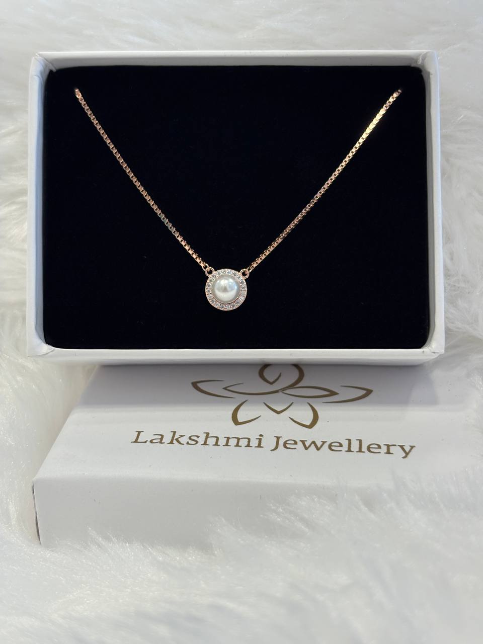 Silver pearl grace chain with rosegold finish