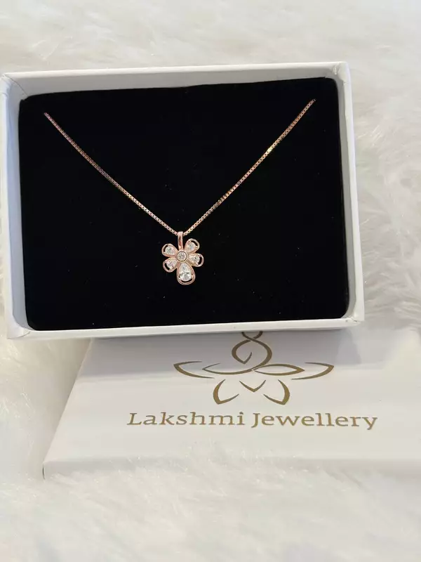 Silver pretty bloom chain with rosegold finish
