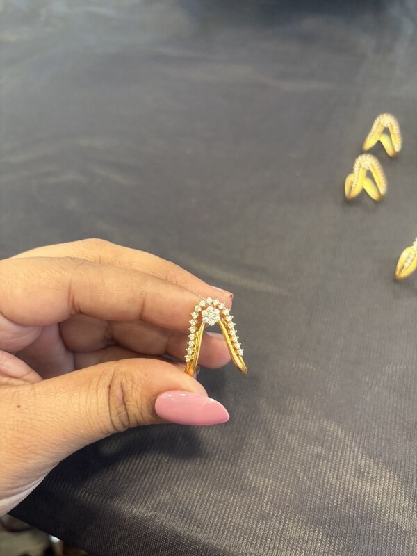 Sliver traditional vangi ring with gold finish