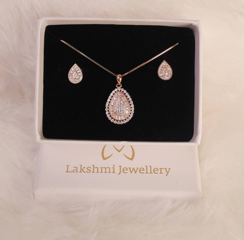 Silver white stone flower set with rosegold finish