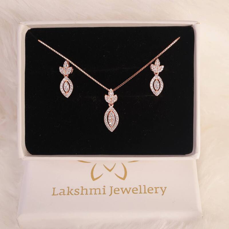 Silver thendral pendant set with rosegold finish