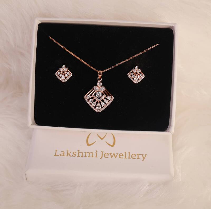Silver minnal pendant set with rosegold finish