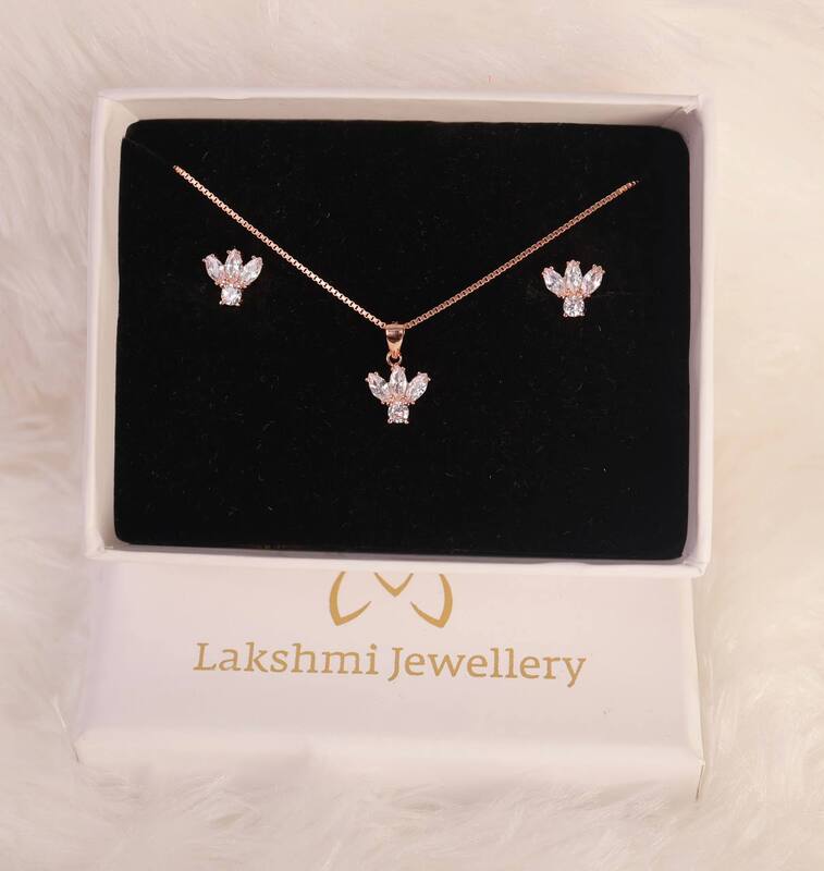 Silver vazhai pendant set with rosegold finish