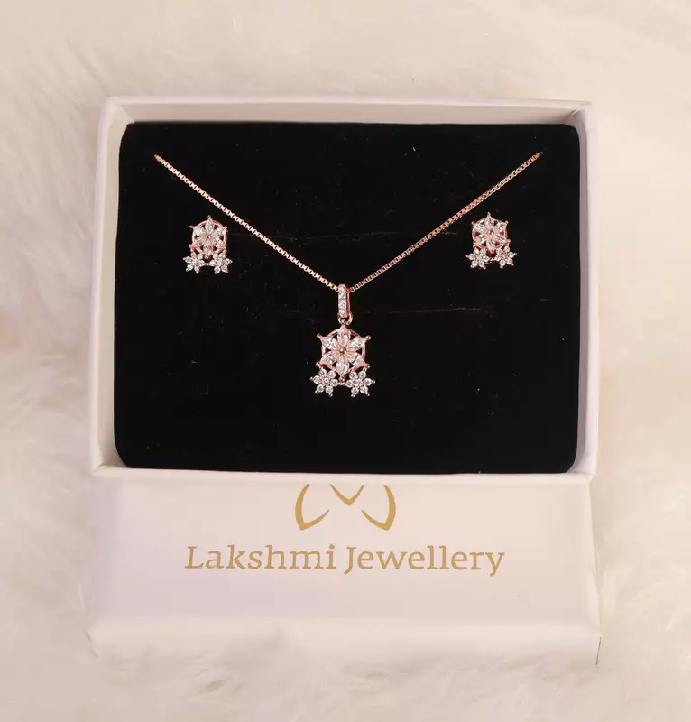 Silver anmiga pendant set with rosegodl finish