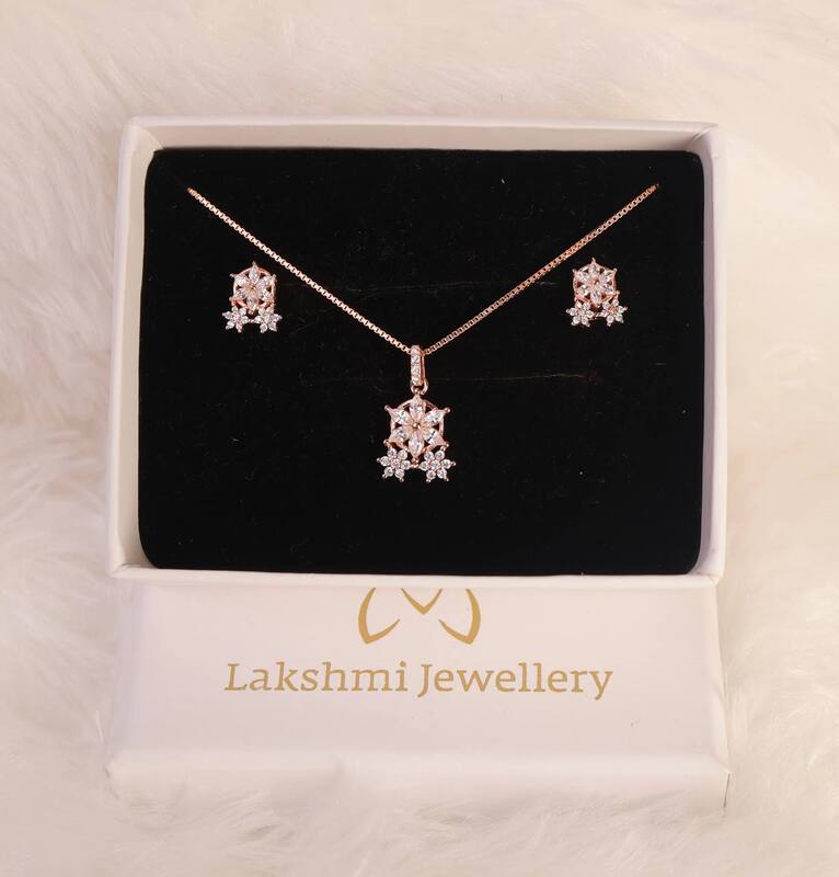 Silver anmiga pendant set with rosegodl finish