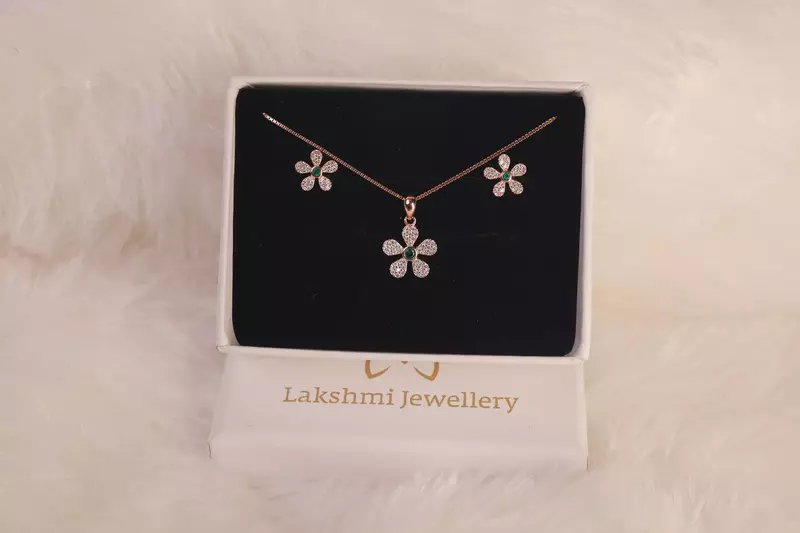 Silver flower green center stone with rosegold finish