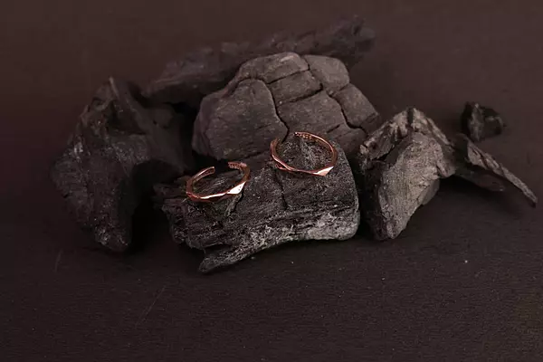 Silver siga toe ring with rosegold finish