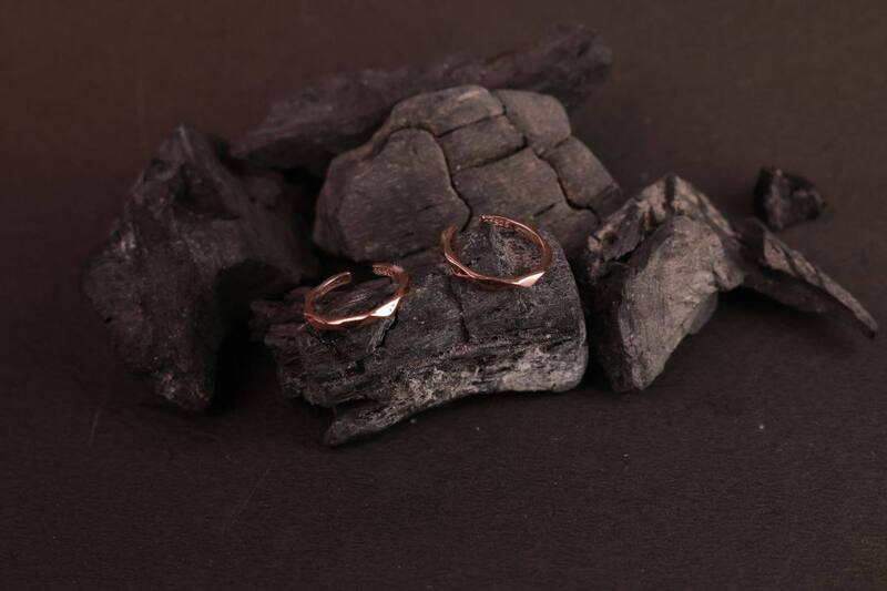 Silver siga toe ring with rosegold finish