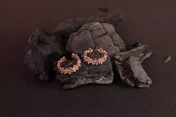 Silver ananya toe ring with rosegold finish