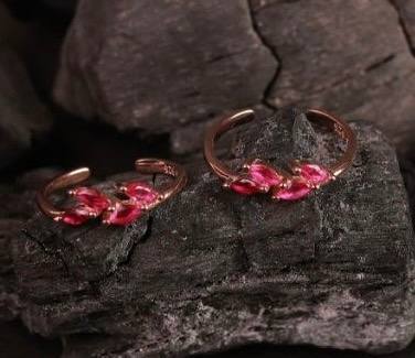 Silver kavya toe ring with rosegold finish