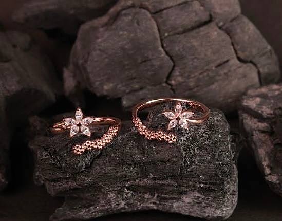 Silver abinaya toe ring with rosegold finish