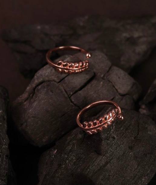 Silver elai toe ring with rosegold finish