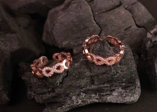 Silver infinity toe ring with rosegold finish