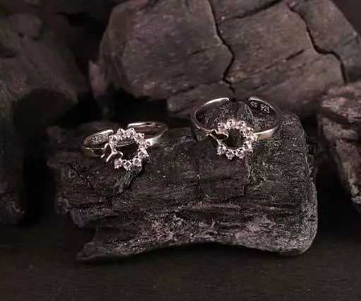 Silver butter toe ring